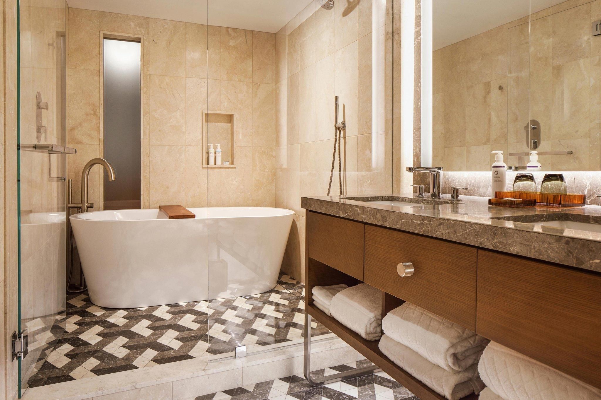 Luxury Suite, 1 Bedroom Suite, 1 King, City view