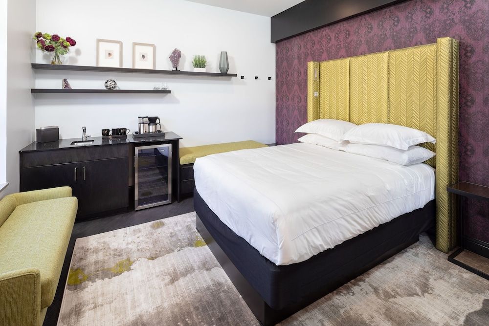 Hotel On Phillips City Room, 1 Queen Bed, City View (Purple Reign Queen Phillips Avenue Vi) 3