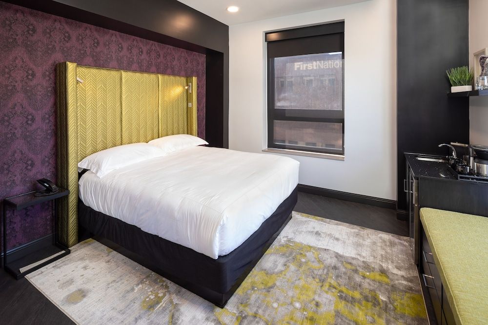 Hotel On Phillips City Room, 1 King Bed, City View (Purple Reign King Phillips Avenue Vie) 2