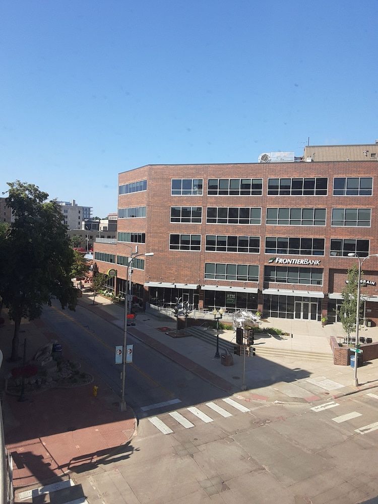 Hotel On Phillips City Room, 1 King Bed, City View (Purple Reign King Phillips Avenue Vie) 4