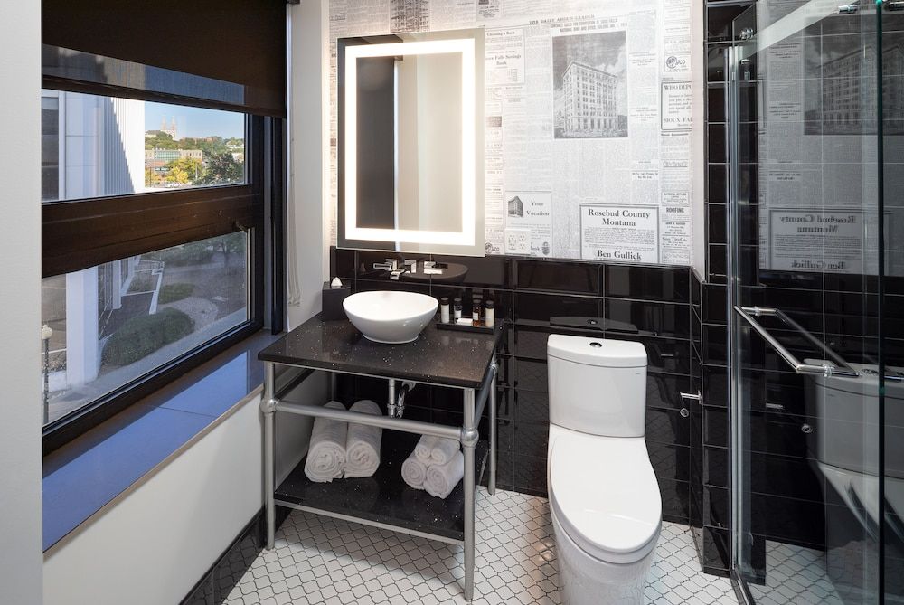 Hotel On Phillips City Room, 1 King Bed, City View (Purple Reign King Phillips Avenue Vie) 5