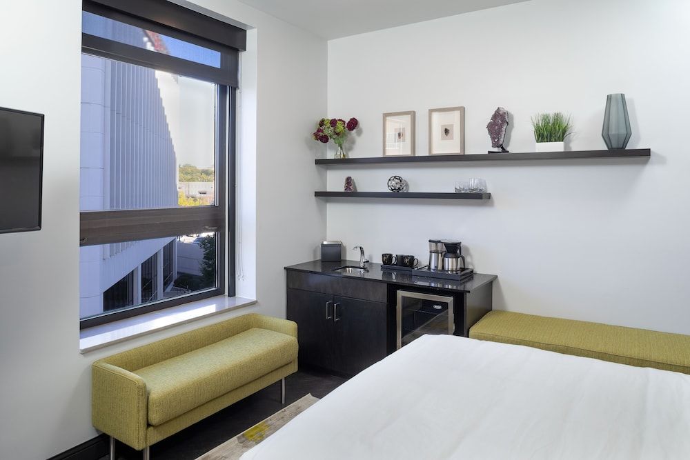 Hotel On Phillips City Room, 1 Queen Bed, City View (Purple Reign Queen Phillips Avenue Vi) 2