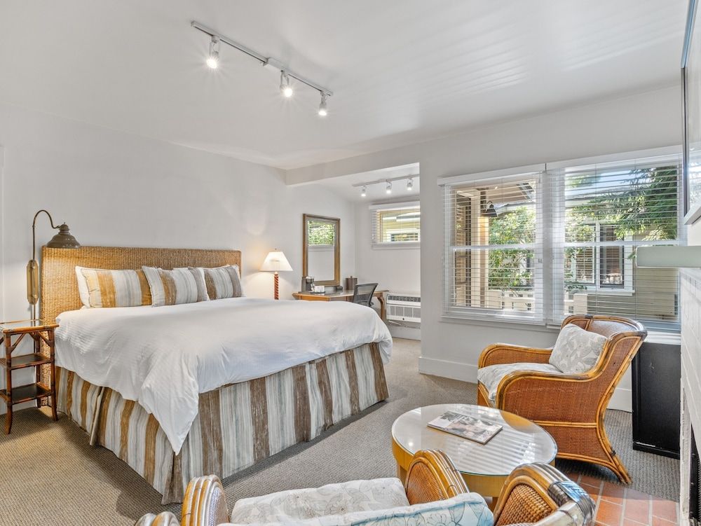 undefined The Upham Hotel 10