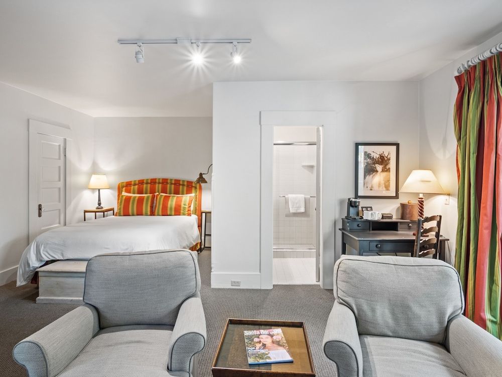 Signature Single Room, 1 Queen Bed, Fireplace, Garden Area