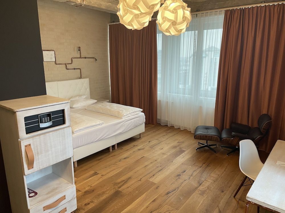LOFTSTYLE Hotel Hannover, Best Western Signature Collection Comfort Room, 1 King Bed 4