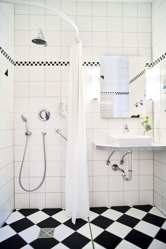 Brunnenhof City Center Standard Triple Room 4