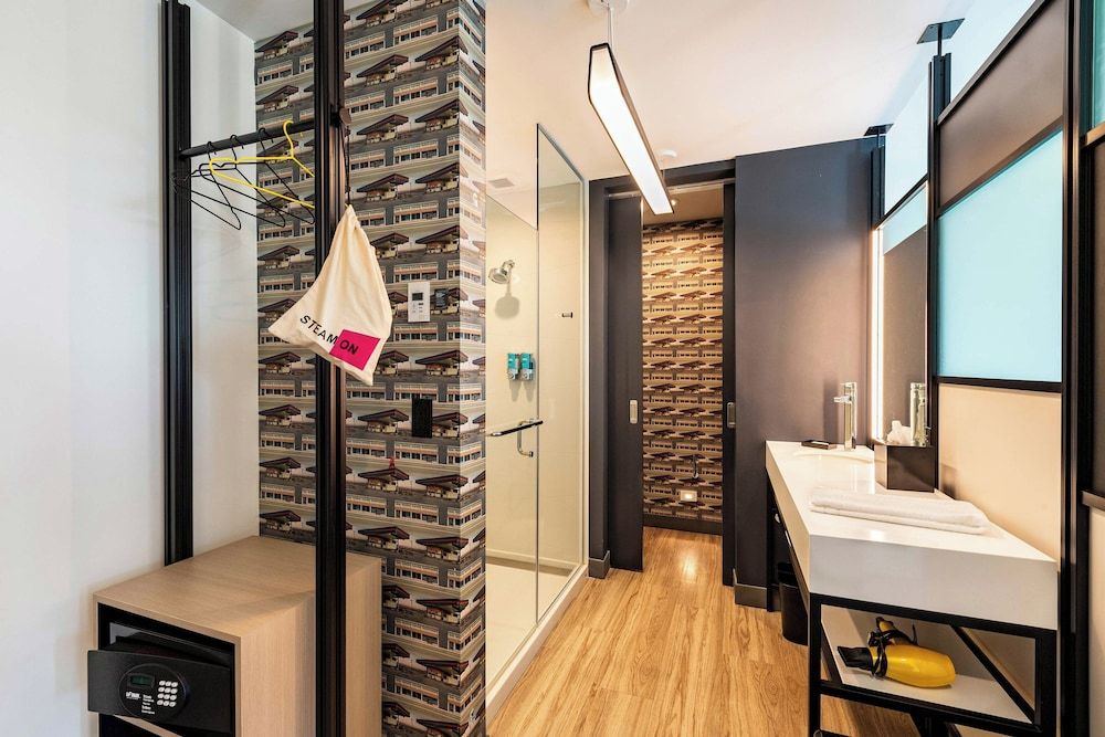 Aloft Savannah Downtown Historic District Room, 2 Queen Beds (Hearing Accessible) 5