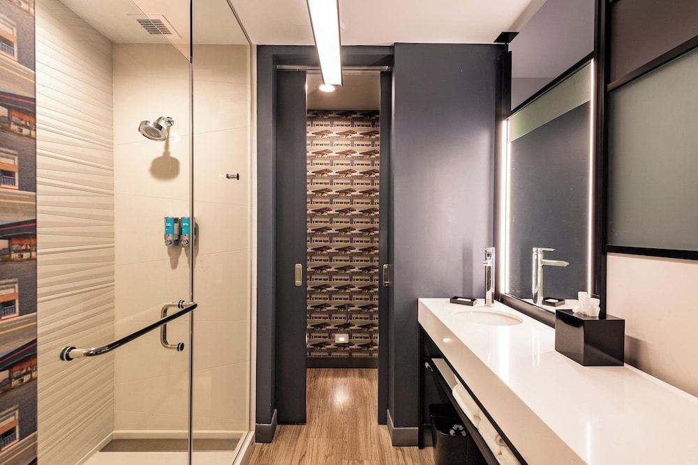 Aloft Savannah Downtown Historic District Room, 2 Queen Beds (Hearing Accessible) 4