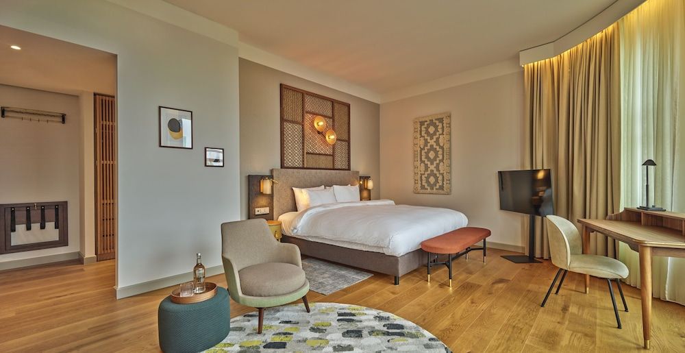 Suite, 1 King Bed (Kneuterdijk View)