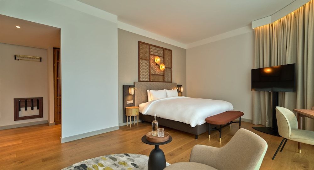 Suite, 1 King Bed (Kneuterdijk View)