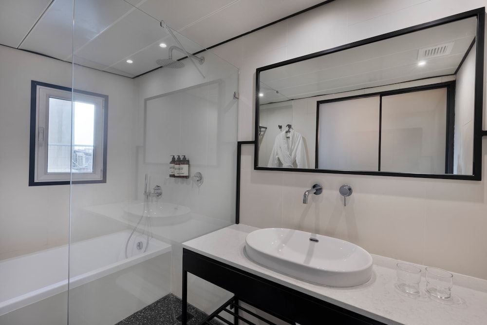 The Muse Boutique Hotel Tel Aviv Deluxe Room 15