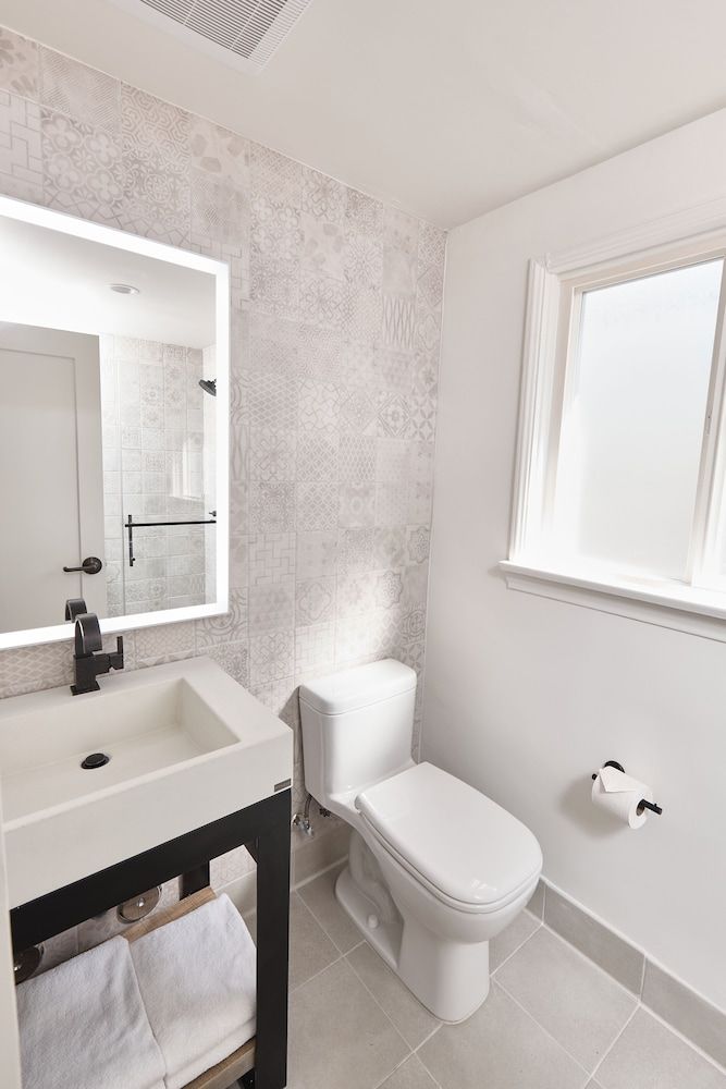 Laguna Surf Lodge by SCP Hotels Peaceful Queen Room with Bunk Beds 3