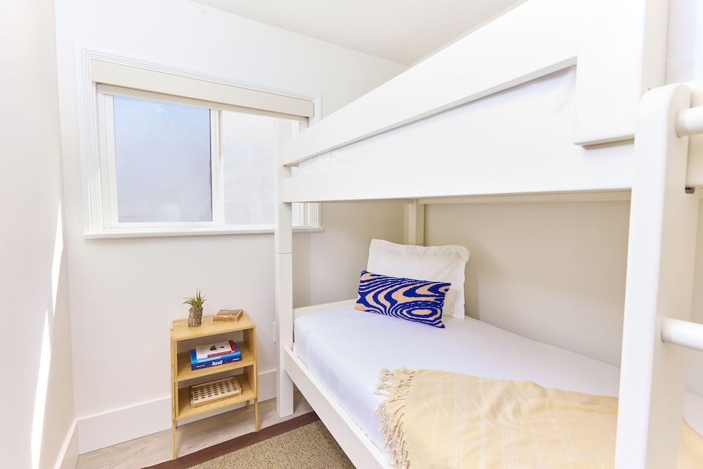 Laguna Surf Lodge by SCP Hotels Peaceful Queen Room with Bunk Beds 2