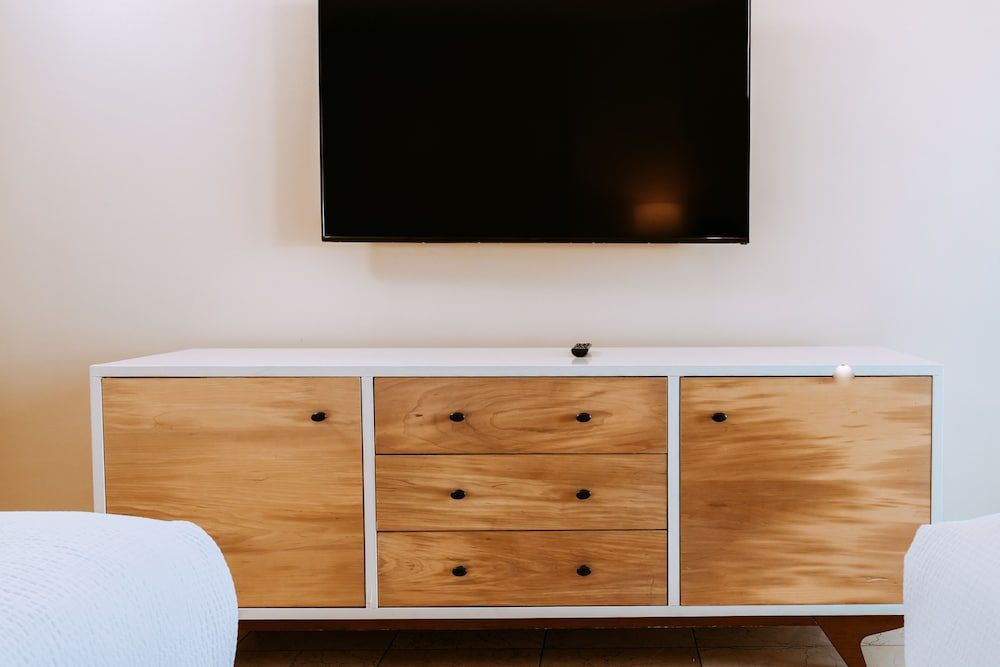 The Mill Resort & Suites Room, 1 King Bed, Bathtub, Garden View 10