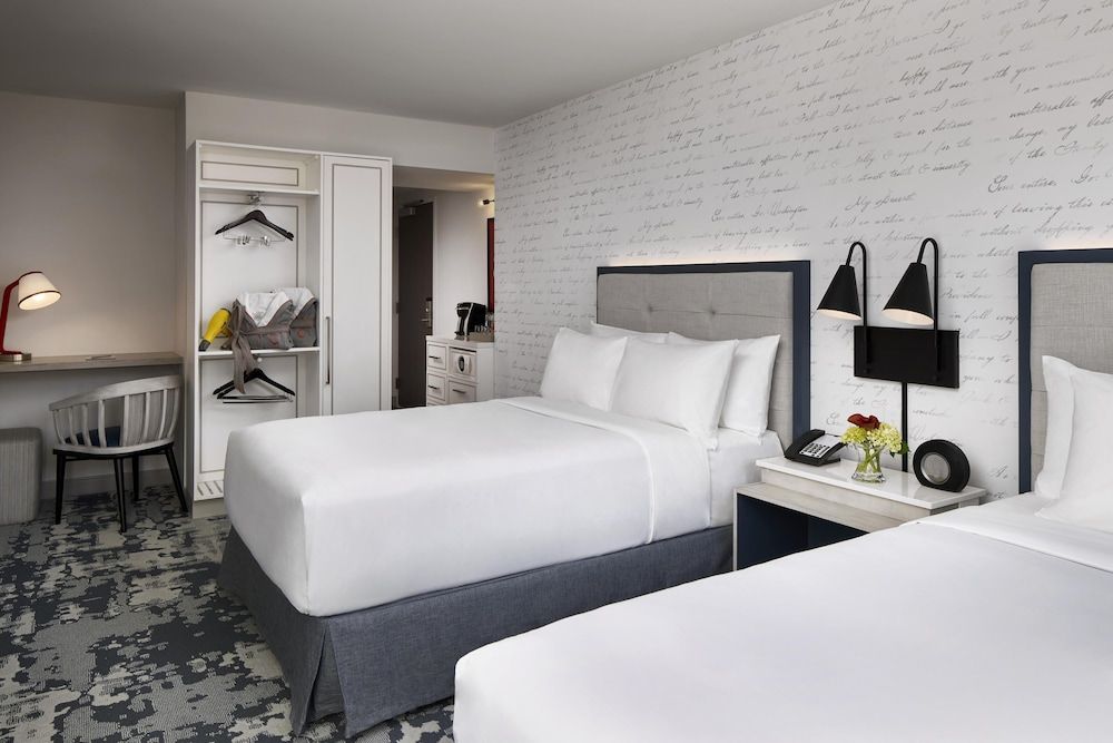 Room, 2 Double Beds, City View