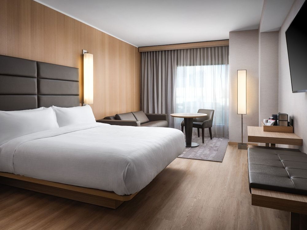 AC Hotel by Marriott Phoenix Downtown Room, 1 King Bed with Sofa bed, Non Smoking 3