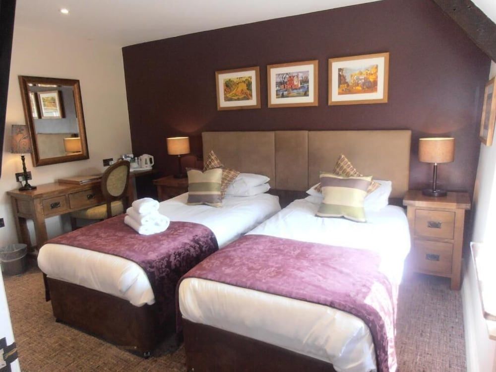 The Colesbourne Inn Superior Twin Room, Ensuite (with Bath) 2