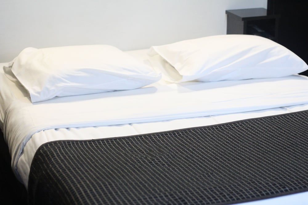 Hôtel de l'Exposition République Triple Room 4