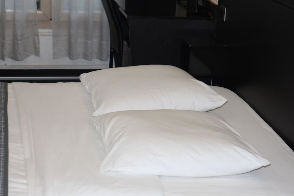 Hôtel de l'Exposition République Double Room 3