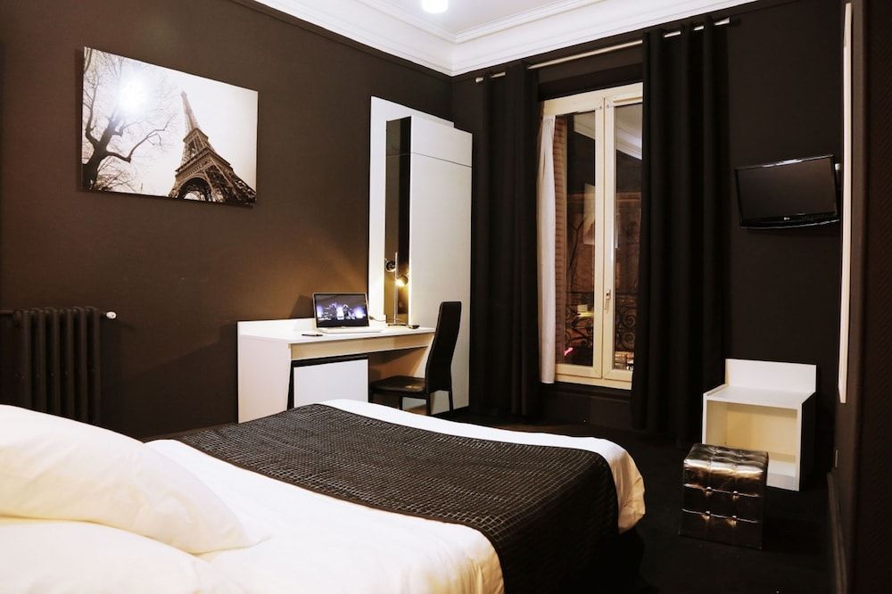 Hôtel de l'Exposition République Double Room 10