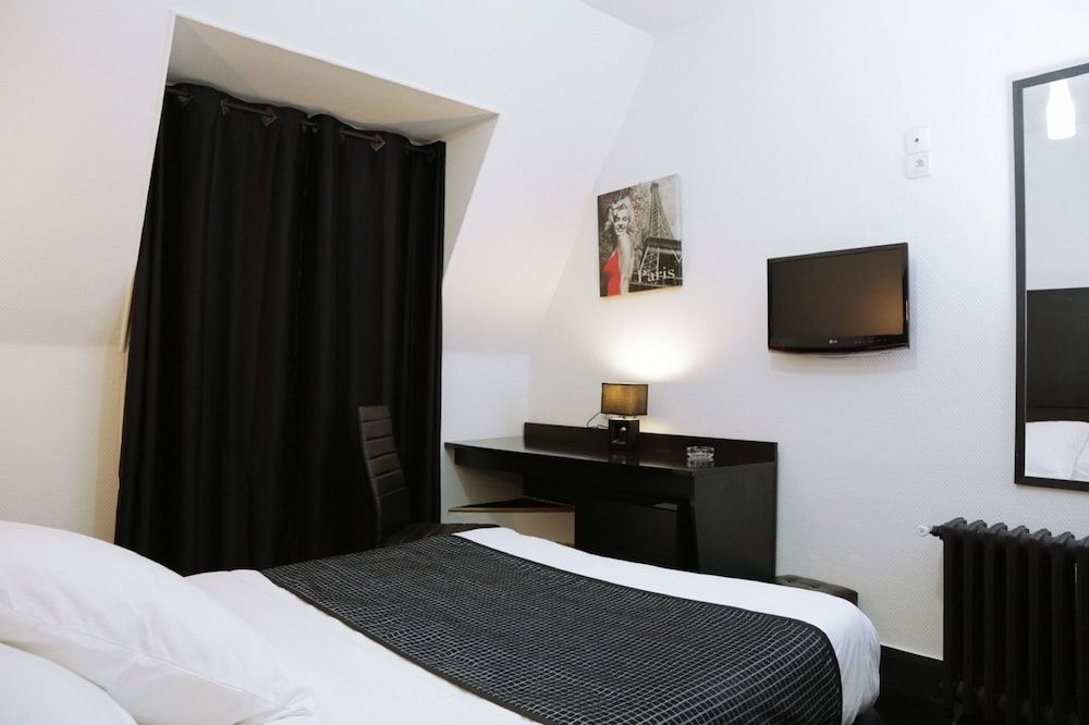 Hôtel de l'Exposition République Double Room 9