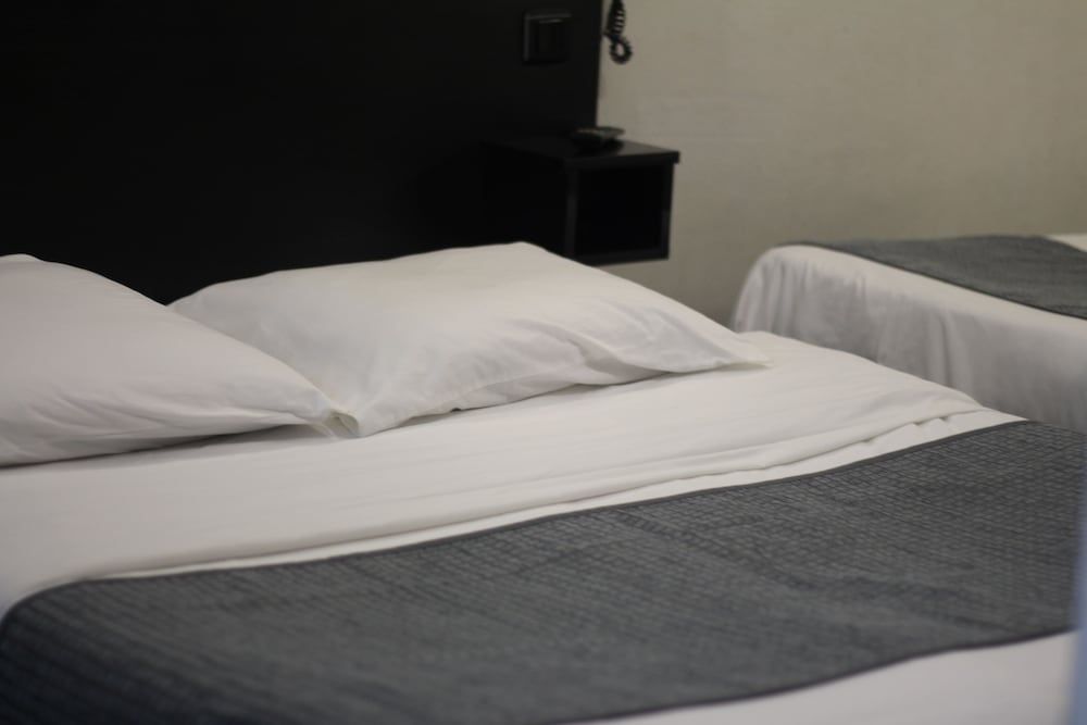 Hôtel de l'Exposition République Double Room 2