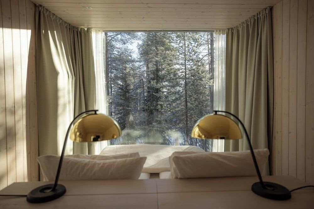Arctic Treehouse Suite Double and View