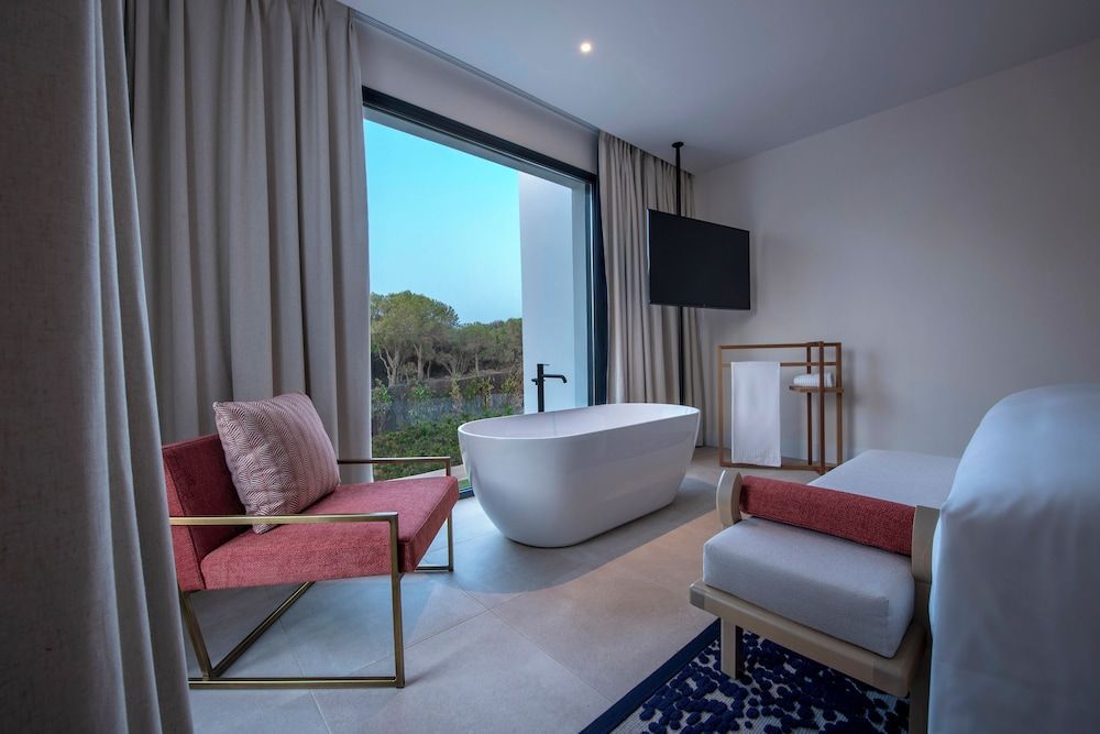 Signature Loft, 1 King Bed, Terrace