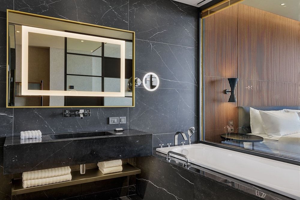 Le Méridien Batumi Classic Room, 1 King Bed, City View 5