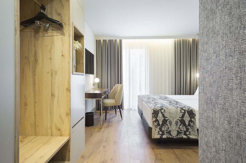 Acta The Avenue Standard Double Room 6