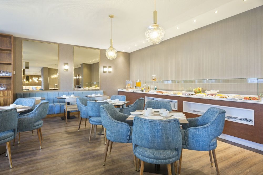 undefined Acta The Avenue 10