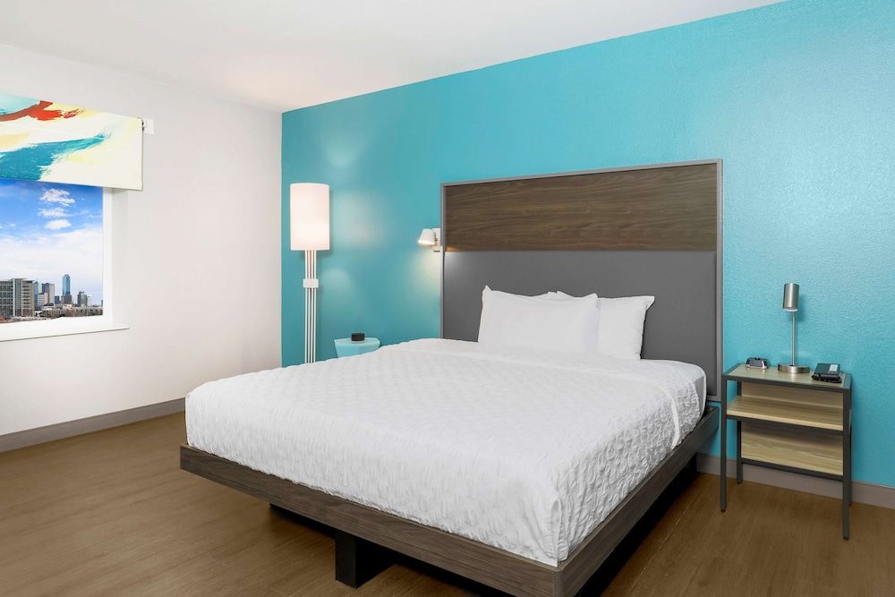 Room, 1 King Bed, Accessible, Bathtub (Mobility & Hearing)