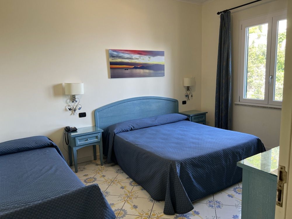 undefined Hotel La Pergola 2