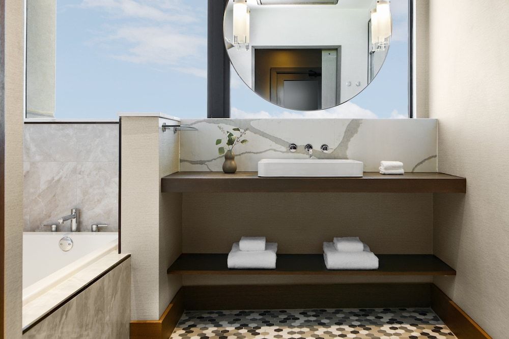 Studio Suite, 1 King Bed, City View