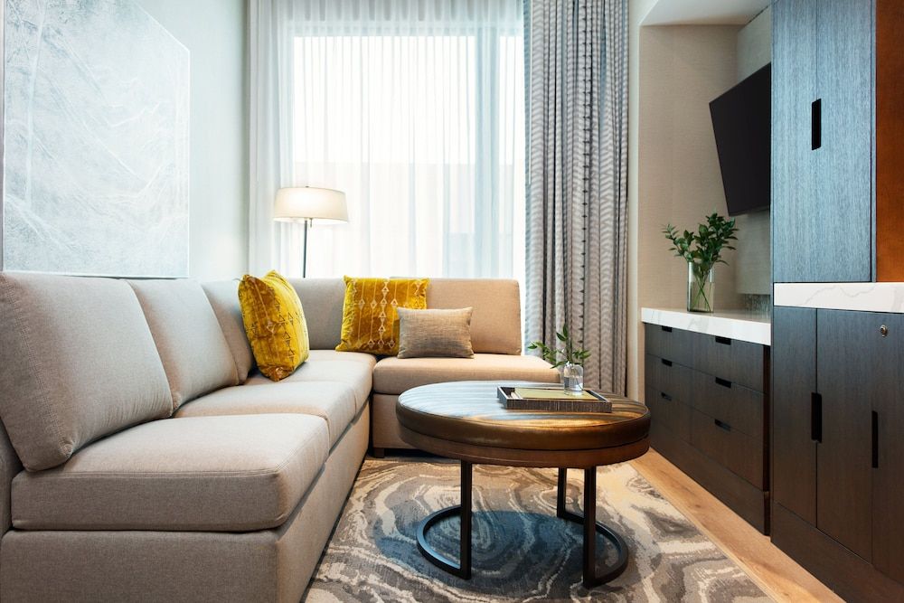 Studio Suite, 1 King Bed, Mobility Accessible (Communications)
