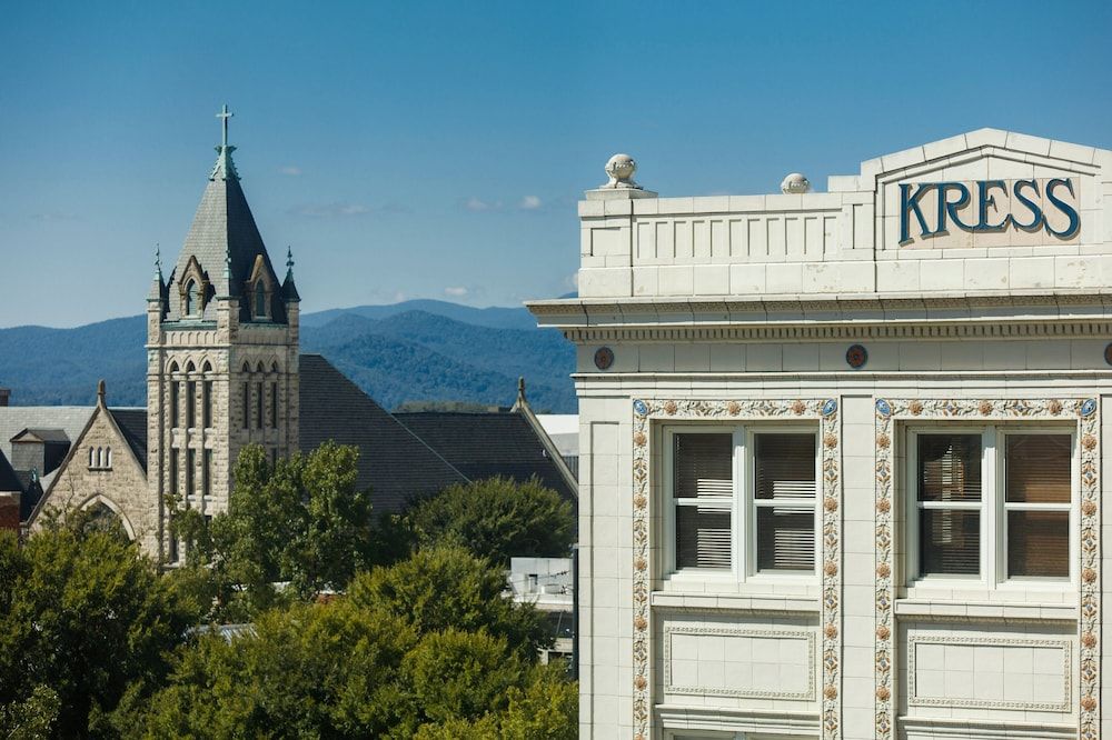 Luxury Suite, 1 King Bed, Mountain View