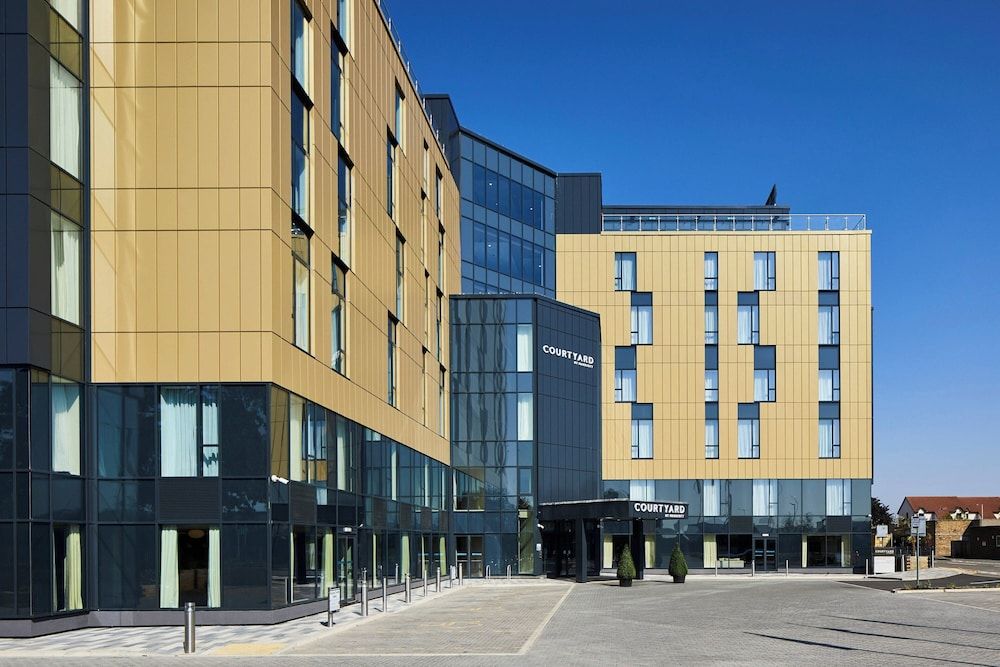 undefined Courtyard by Marriott London Heathrow Airport 2