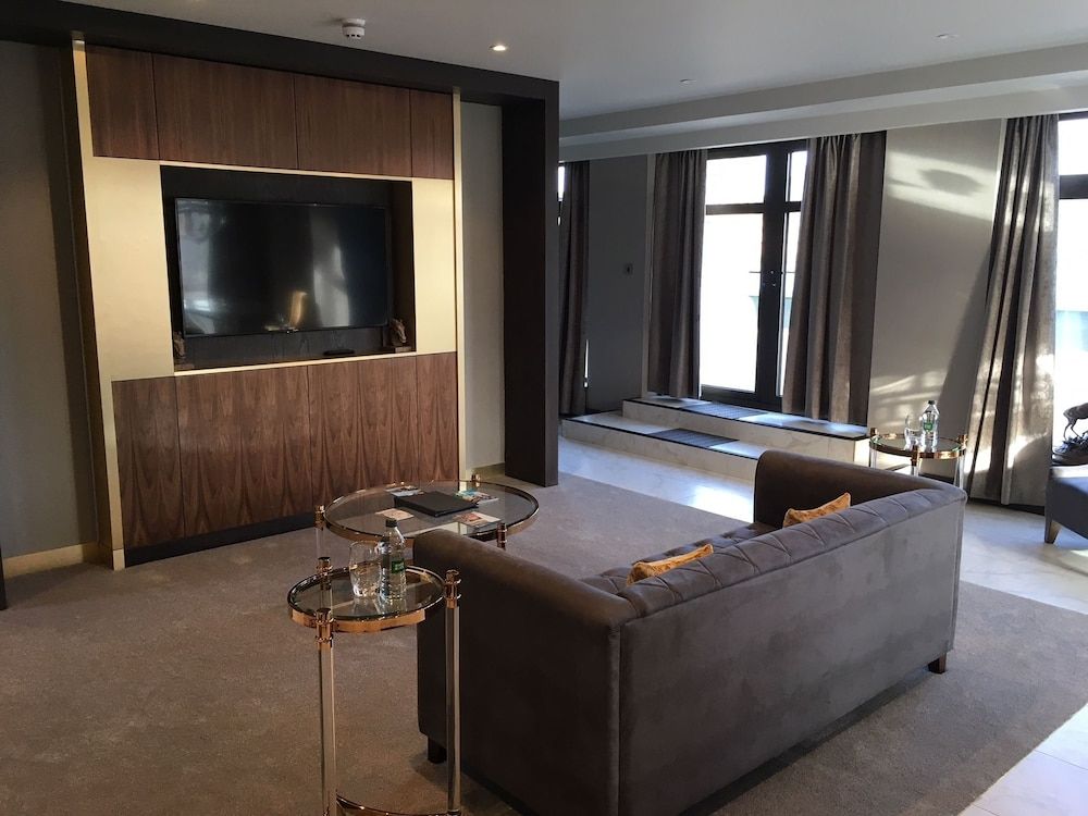 Luxury Penthouse, City View, Corner
