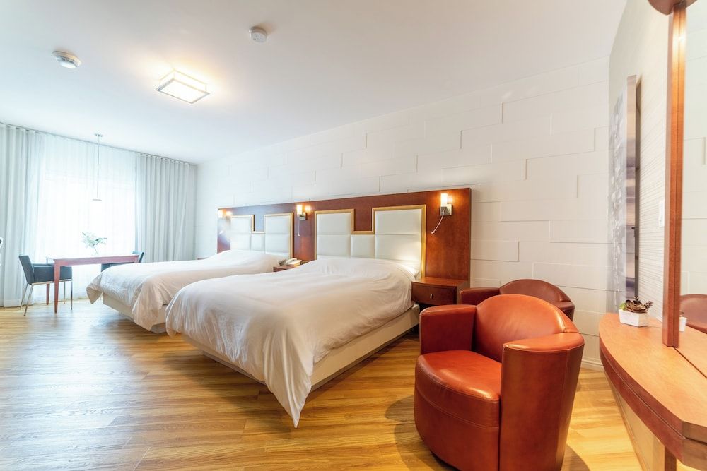 Deluxe Room (Two Queen Beds)