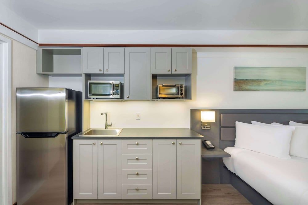 Room, Kitchen (King bed)