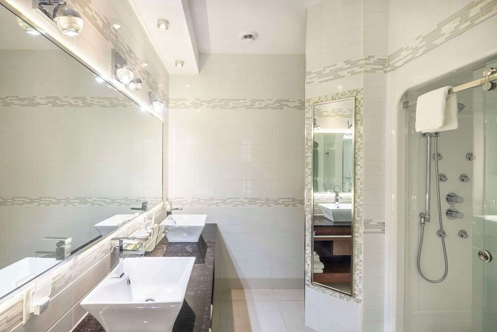 Deluxe Room (King, Spa Bath)
