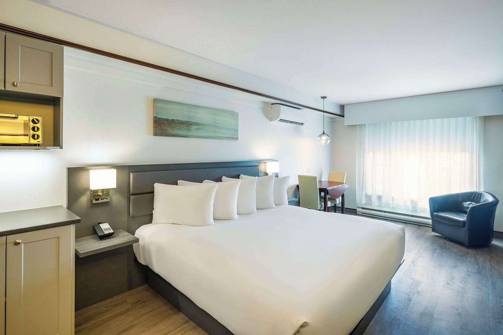 Room, Kitchen (King bed)
