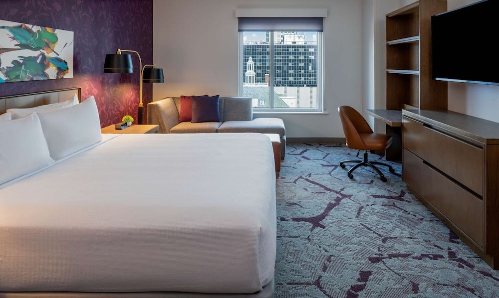Room, 1 King Bed (Den)