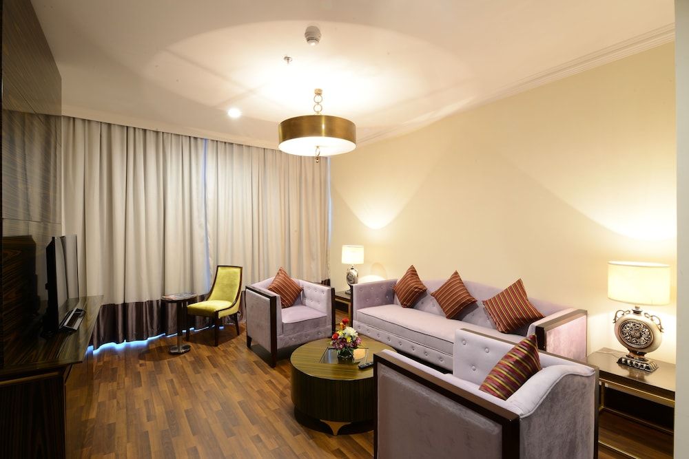 undefined Landmark Premier Hotel 6