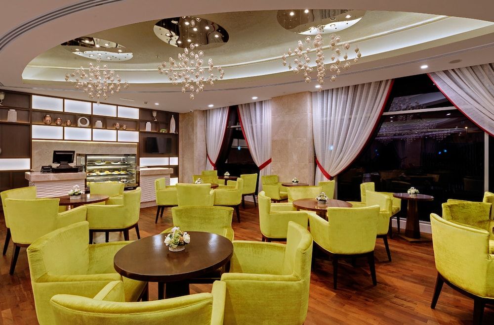 Lobby lounge