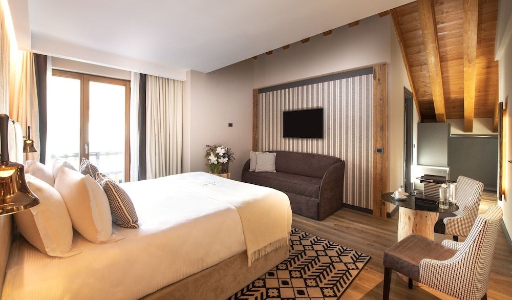 Le Massif Hotel & Lodge Courmayeur The Leading Hotels of the World Junior Suite, 1 Bedroom, Mountain View 3