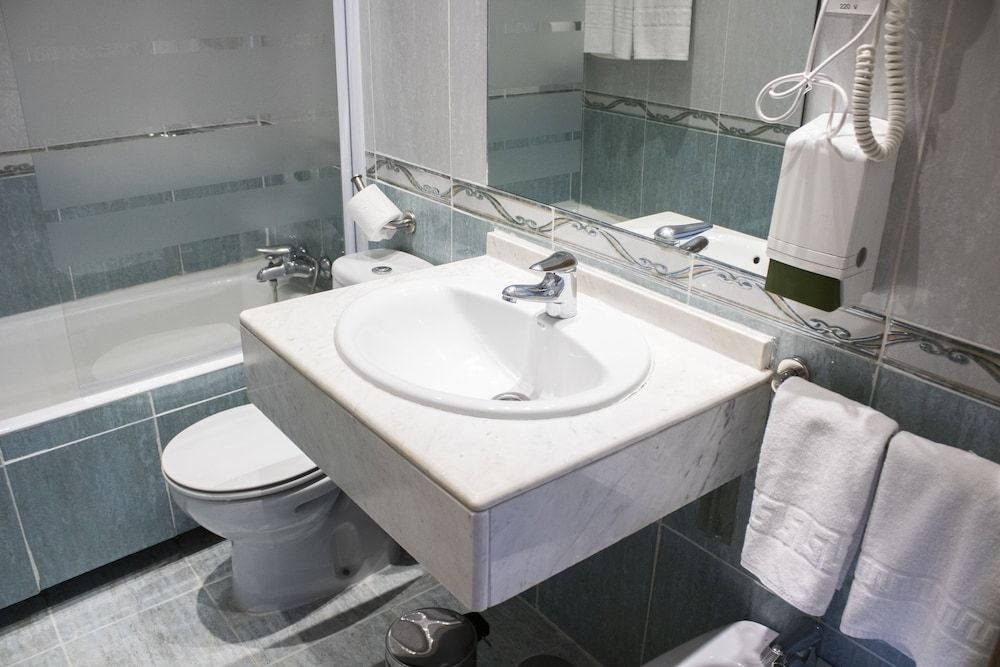 Hotel Madrisol Double or Twin Room 7