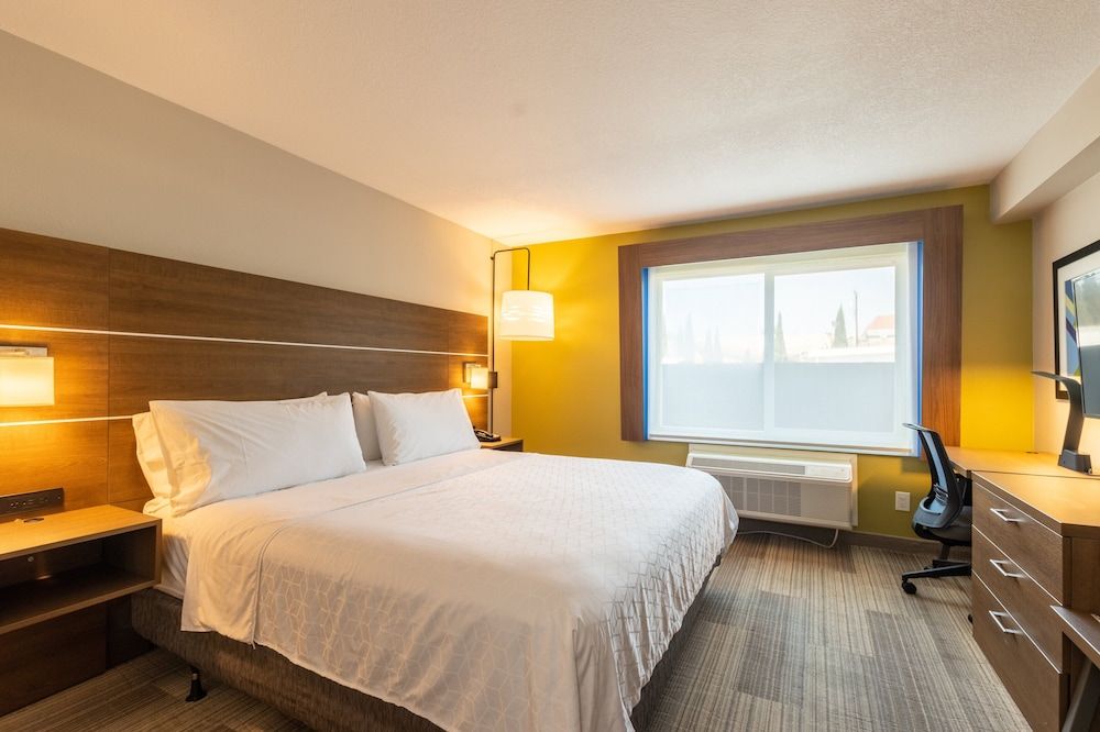 Holiday Inn Express Anaheim West by IHG