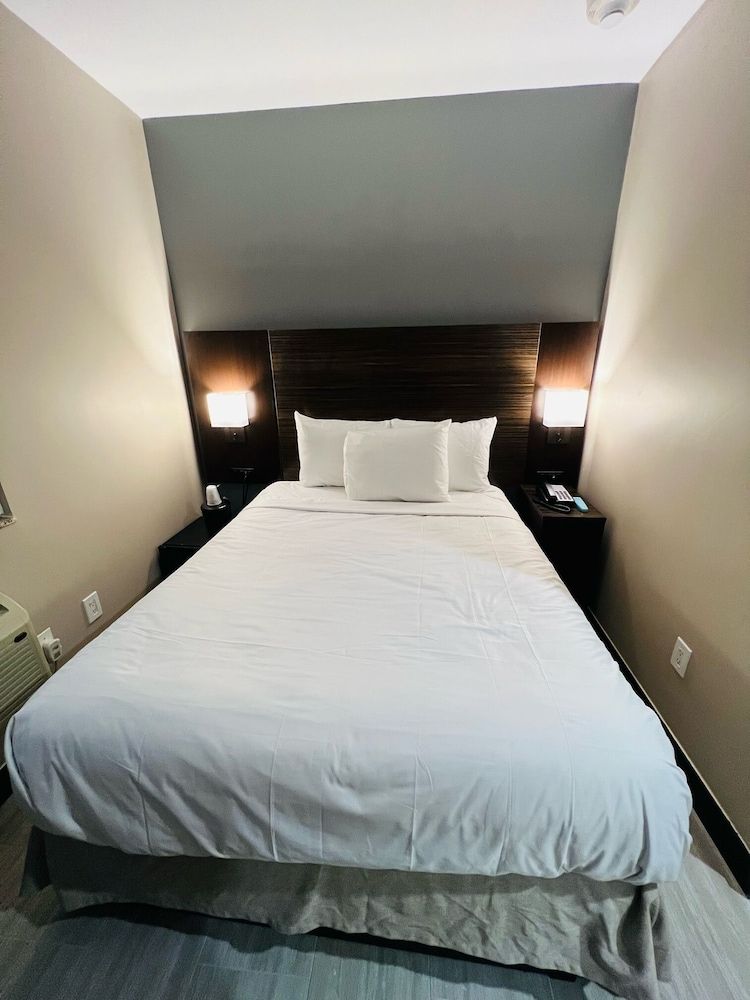Standard Room, 1 Queen Bed, Accessible