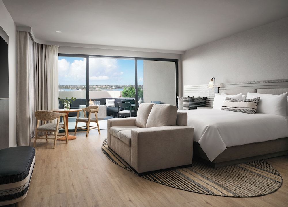 One Bedroom King Suite Coastline View (Fire Pit)
